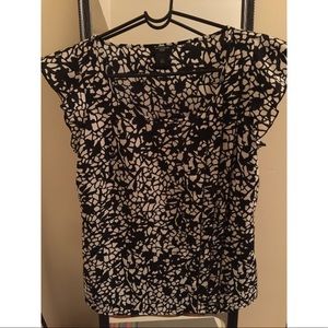 Black and White Woman’s Short Sleeve Top